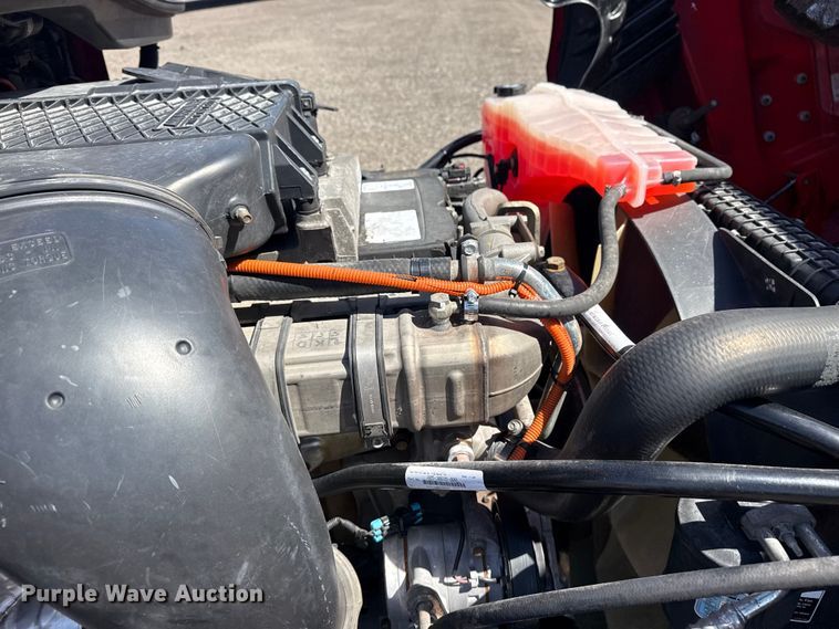 image for item EG8889 2015 Freightliner Cascadia semi truck