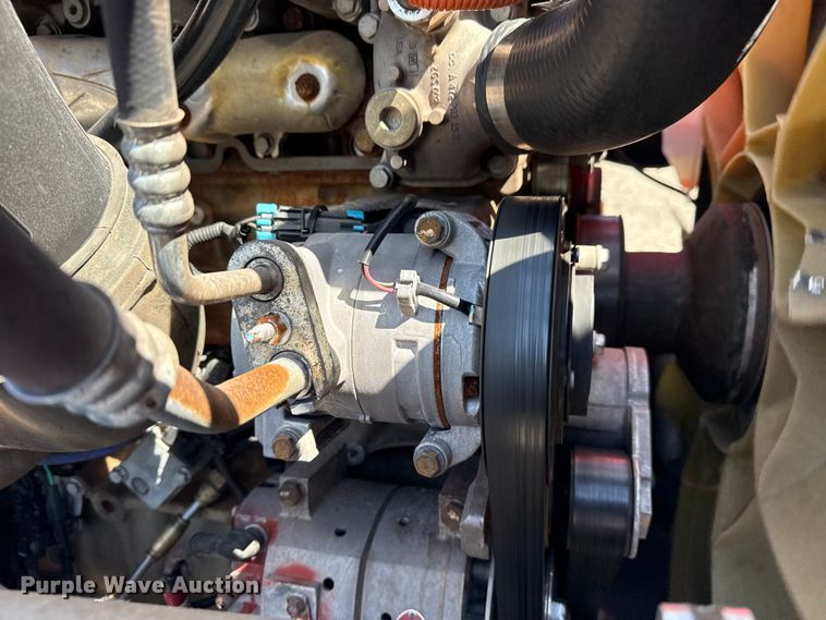 image for item EG8889 2015 Freightliner Cascadia semi truck