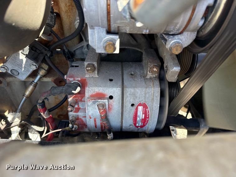 image for item EG8889 2015 Freightliner Cascadia semi truck