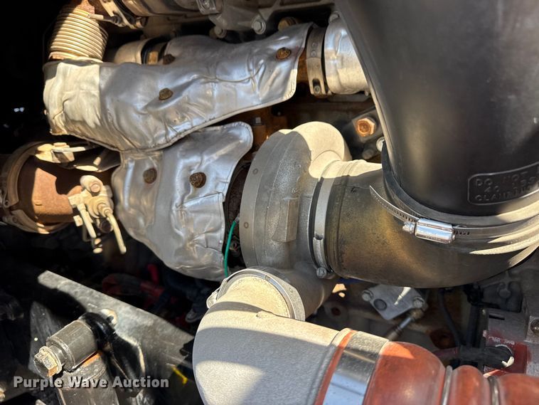 image for item EG8889 2015 Freightliner Cascadia semi truck