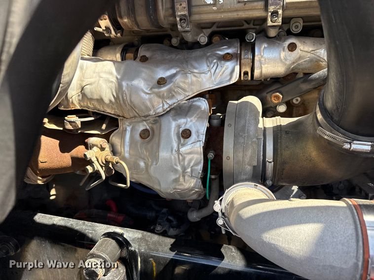 image for item EG8889 2015 Freightliner Cascadia semi truck