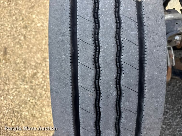 image for item EG8889 2015 Freightliner Cascadia semi truck