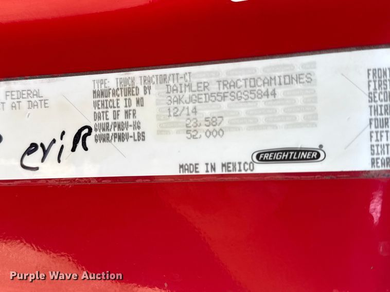 image for item EG8889 2015 Freightliner Cascadia semi truck