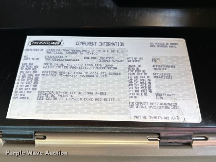 image for item EG8889 2015 Freightliner Cascadia semi truck