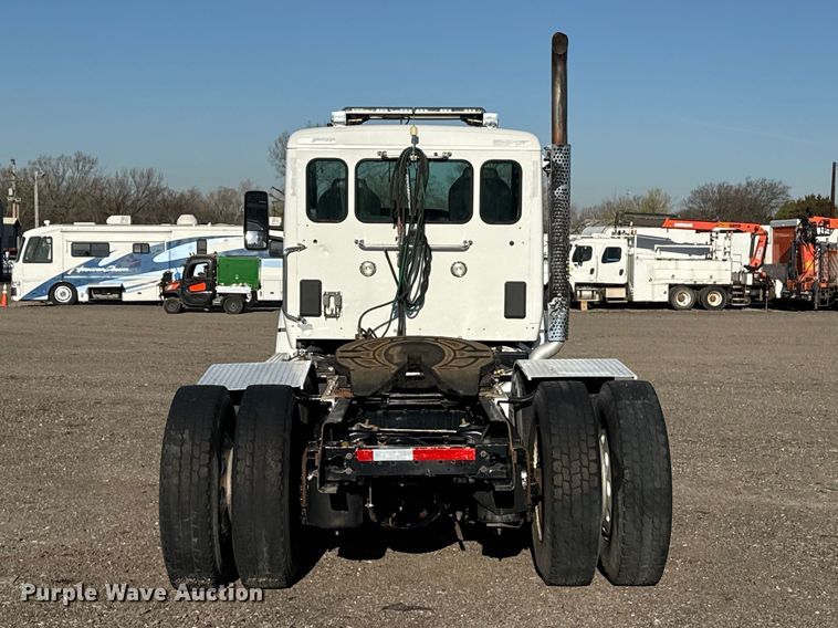 image for item EG8897 2016 Kenworth T880 semi truck