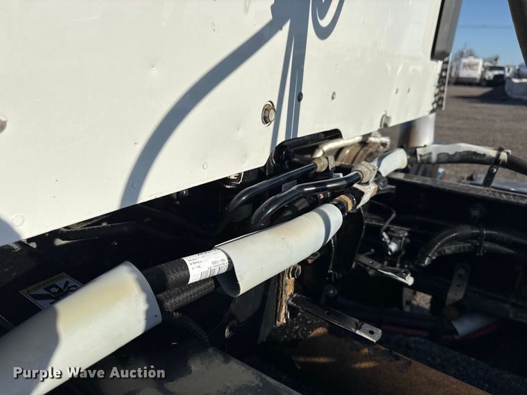 image for item EG8897 2016 Kenworth T880 semi truck