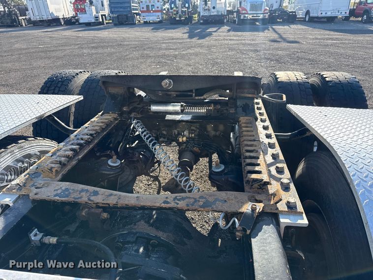 image for item EG8897 2016 Kenworth T880 semi truck