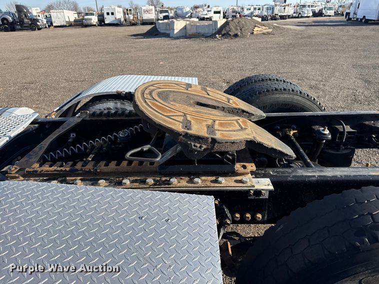 image for item EG8897 2016 Kenworth T880 semi truck