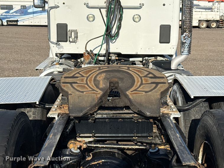 image for item EG8897 2016 Kenworth T880 semi truck