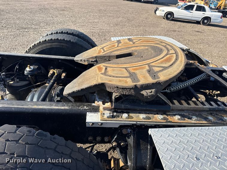 image for item EG8897 2016 Kenworth T880 semi truck