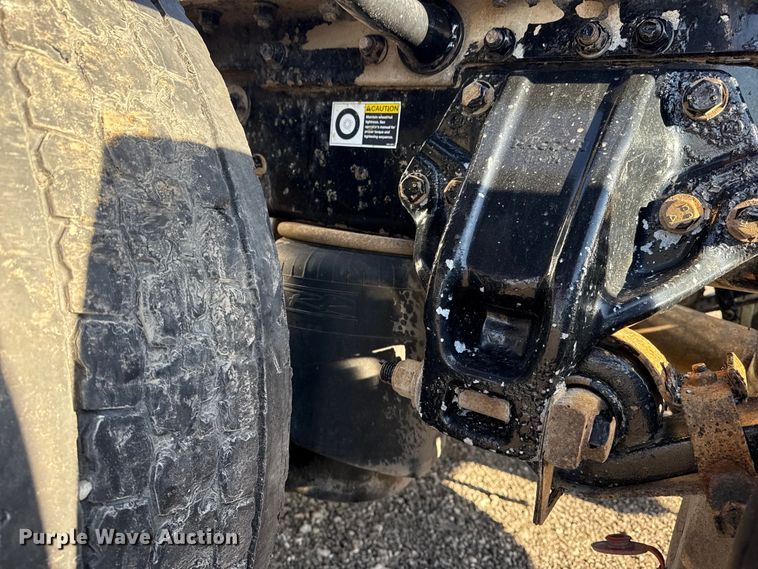 image for item EG8897 2016 Kenworth T880 semi truck