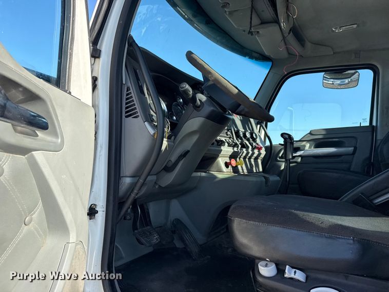 image for item EG8897 2016 Kenworth T880 semi truck