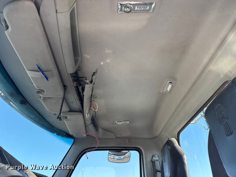 image for item EG8897 2016 Kenworth T880 semi truck