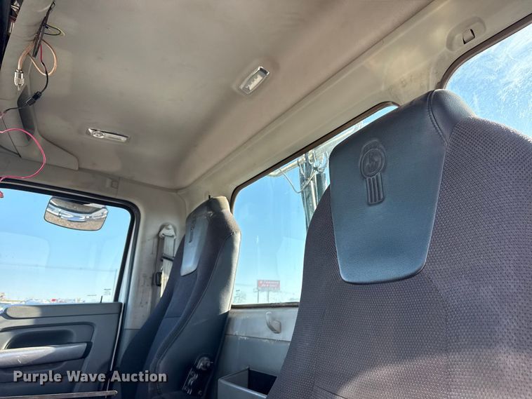 image for item EG8897 2016 Kenworth T880 semi truck