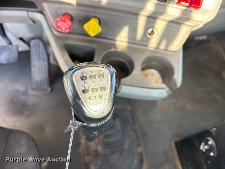 image for item EG8897 2016 Kenworth T880 semi truck