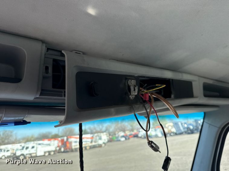 image for item EG8897 2016 Kenworth T880 semi truck