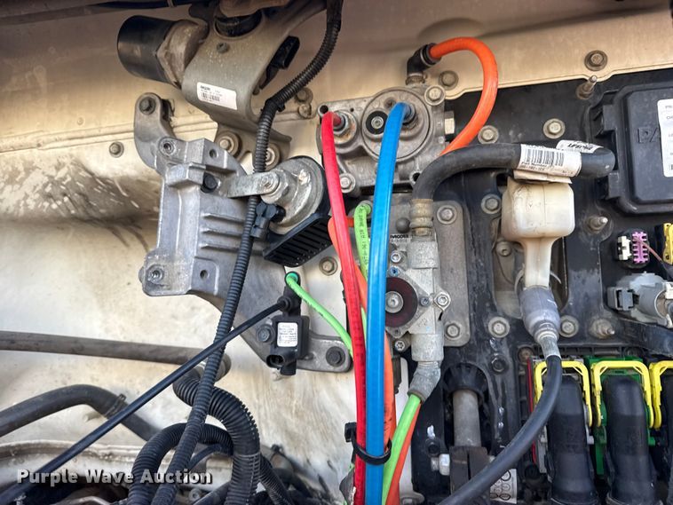 image for item EG8897 2016 Kenworth T880 semi truck