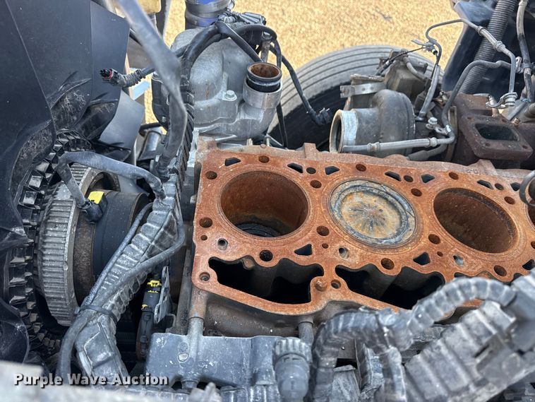 image for item EG8897 2016 Kenworth T880 semi truck