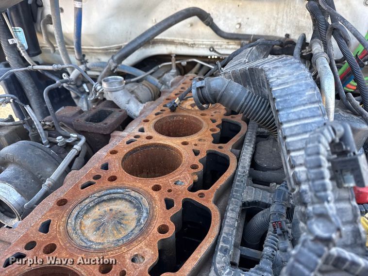 image for item EG8897 2016 Kenworth T880 semi truck