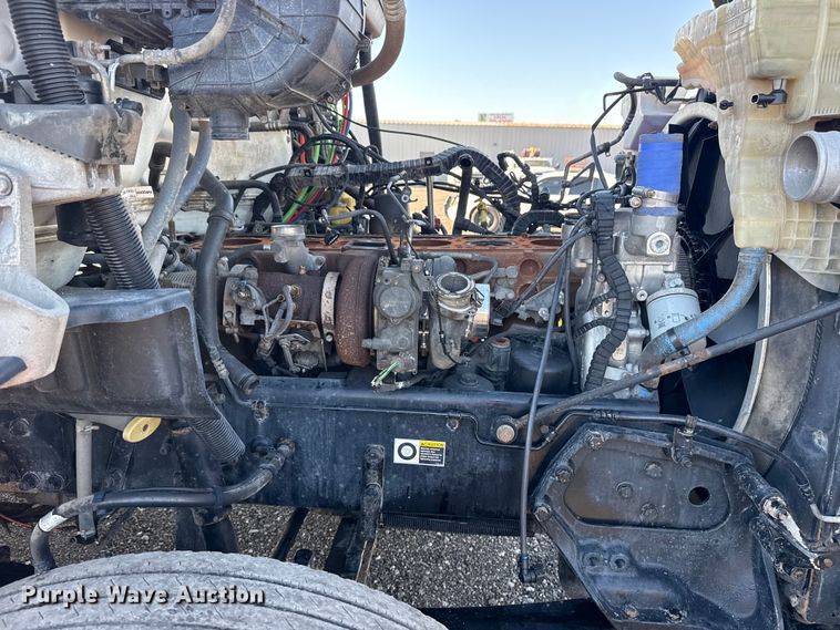 image for item EG8897 2016 Kenworth T880 semi truck