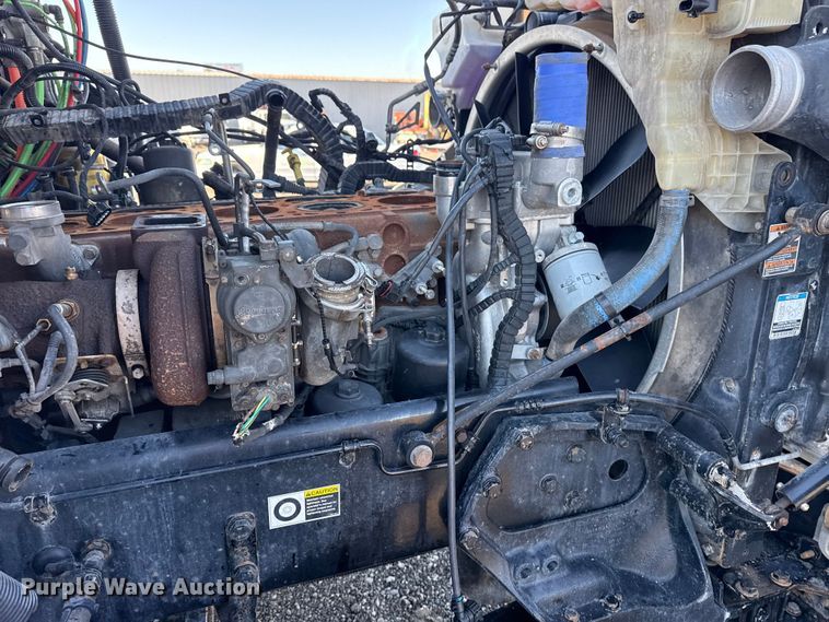 image for item EG8897 2016 Kenworth T880 semi truck