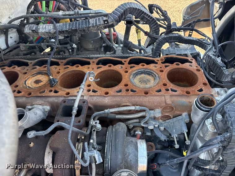 image for item EG8897 2016 Kenworth T880 semi truck