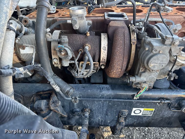 image for item EG8897 2016 Kenworth T880 semi truck