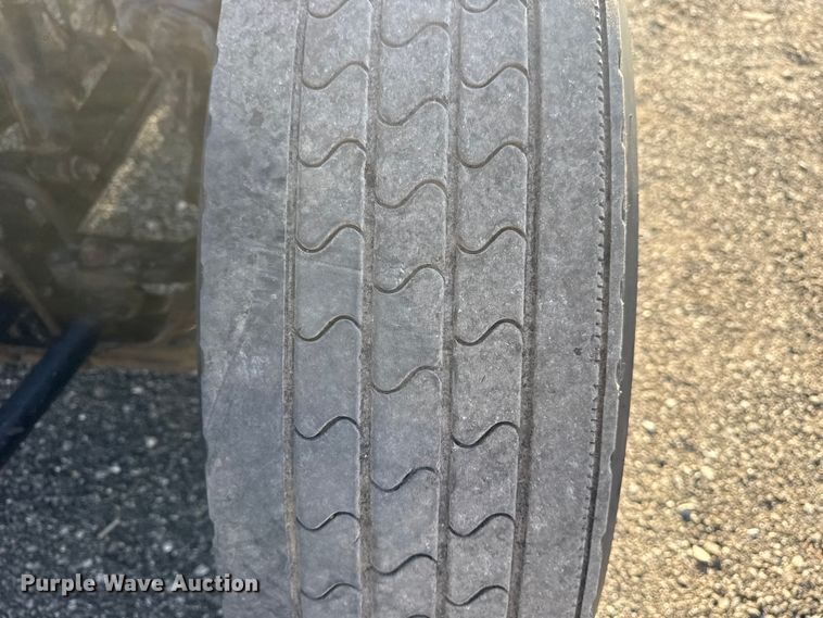 image for item EG8897 2016 Kenworth T880 semi truck