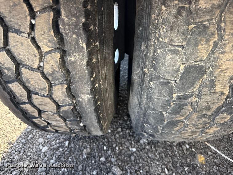 image for item EG8897 2016 Kenworth T880 semi truck