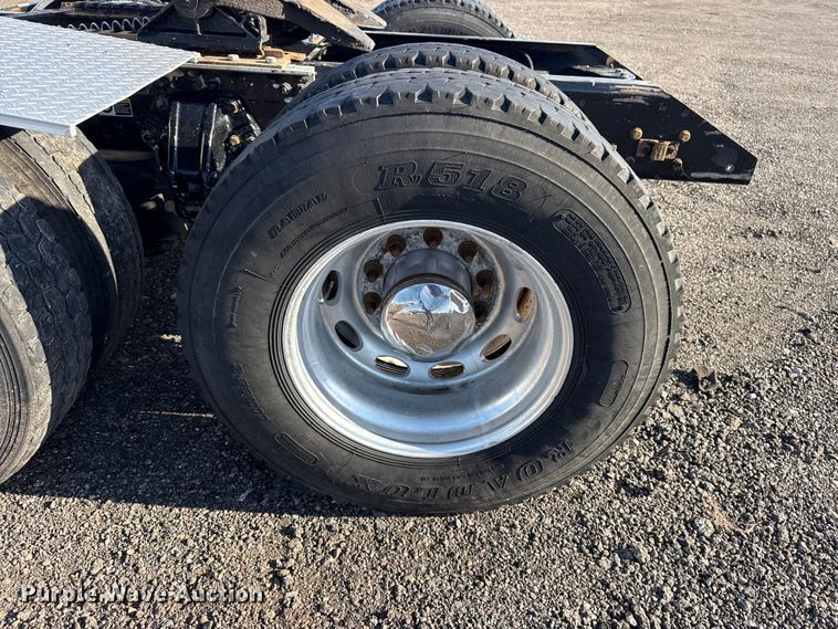 image for item EG8897 2016 Kenworth T880 semi truck