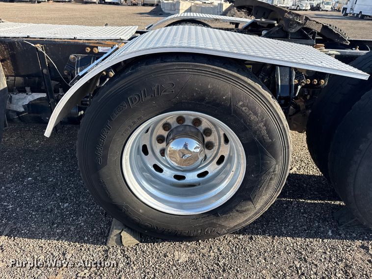 image for item EG8897 2016 Kenworth T880 semi truck