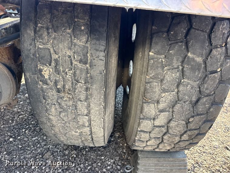 image for item EG8897 2016 Kenworth T880 semi truck