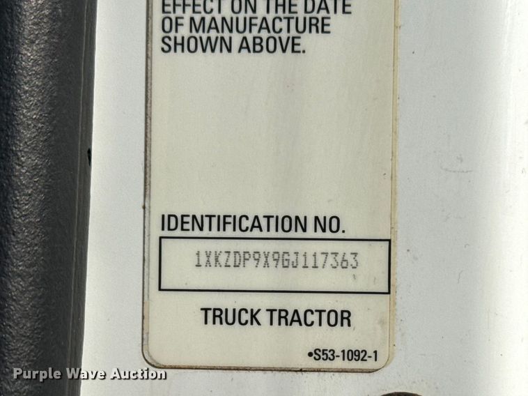 image for item EG8897 2016 Kenworth T880 semi truck