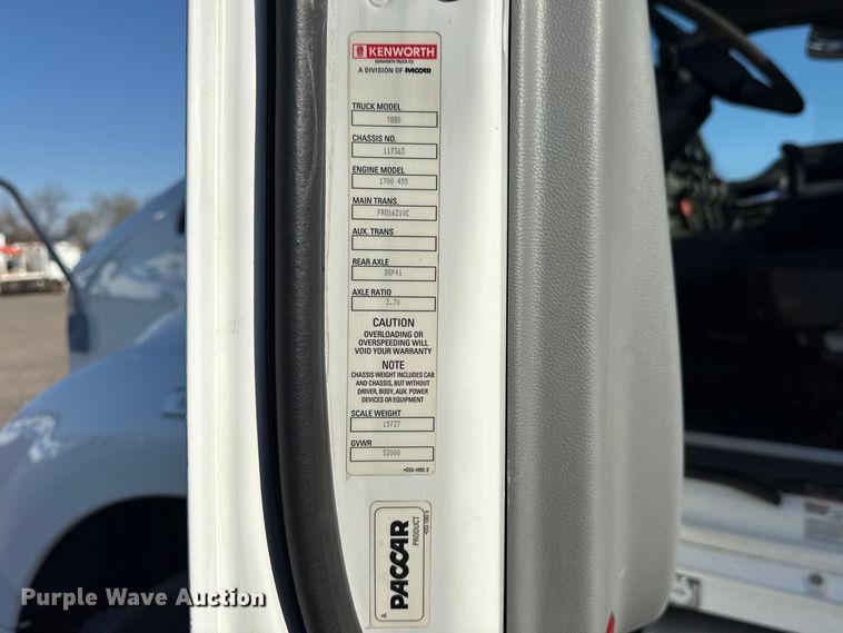 image for item EG8897 2016 Kenworth T880 semi truck