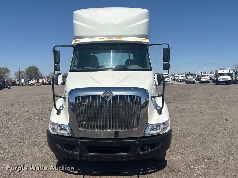 image for item EG8911 2017 International 8600 SBA semi truck