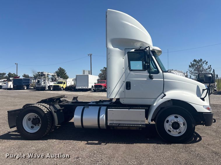 image for item EG8911 2017 International 8600 SBA semi truck