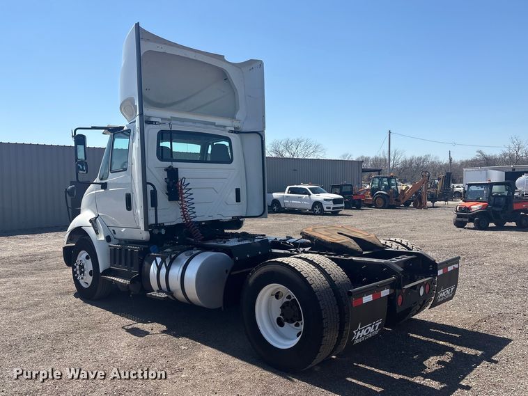image for item EG8911 2017 International 8600 SBA semi truck