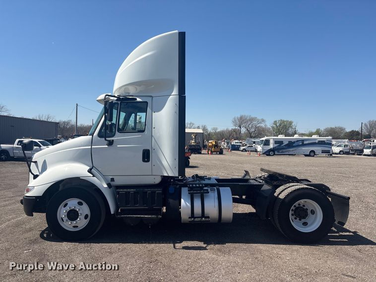 image for item EG8911 2017 International 8600 SBA semi truck