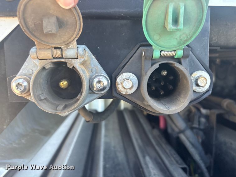 image for item EG8911 2017 International 8600 SBA semi truck