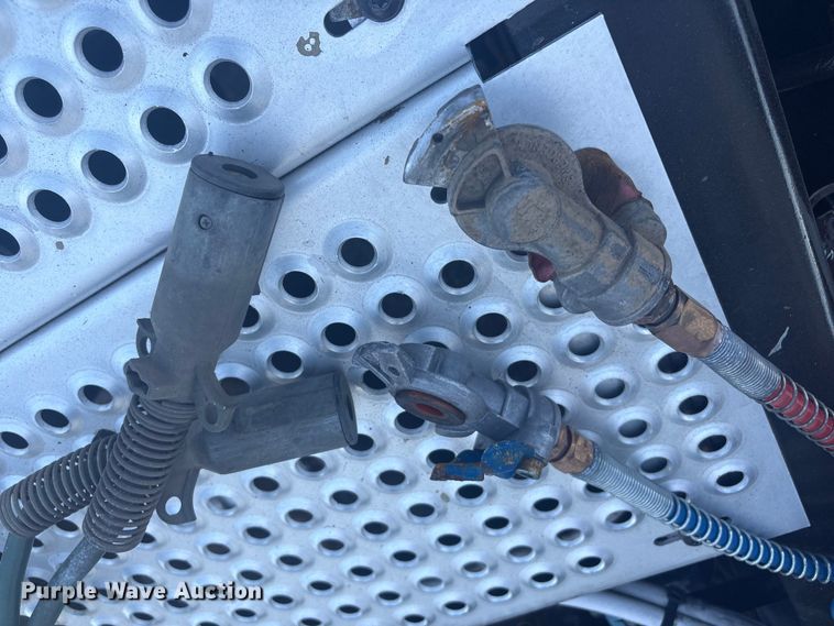 image for item EG8911 2017 International 8600 SBA semi truck