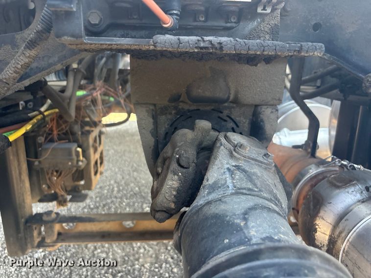 image for item EG8911 2017 International 8600 SBA semi truck