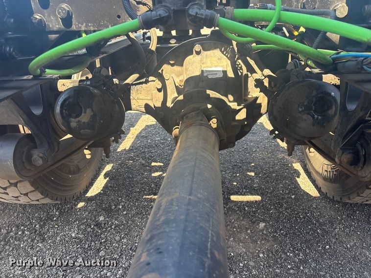 image for item EG8911 2017 International 8600 SBA semi truck