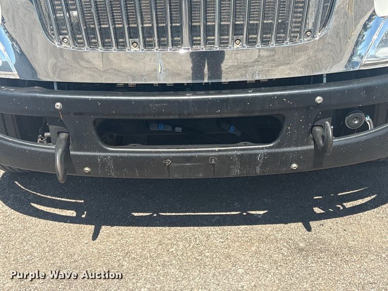 image for item EG8911 2017 International 8600 SBA semi truck