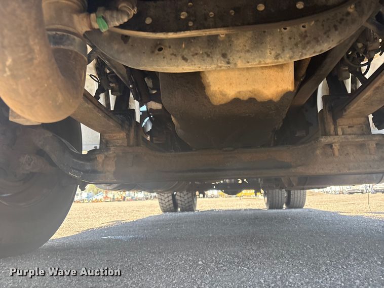 image for item EG8911 2017 International 8600 SBA semi truck