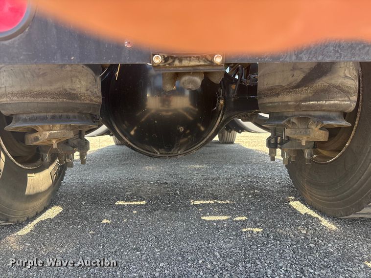 image for item EG8911 2017 International 8600 SBA semi truck