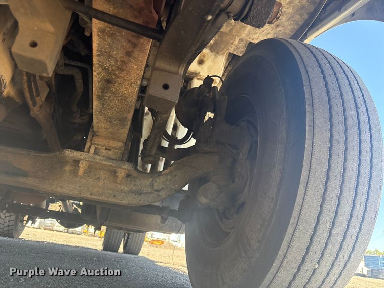 image for item EG8911 2017 International 8600 SBA semi truck