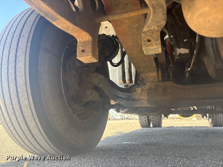 image for item EG8911 2017 International 8600 SBA semi truck