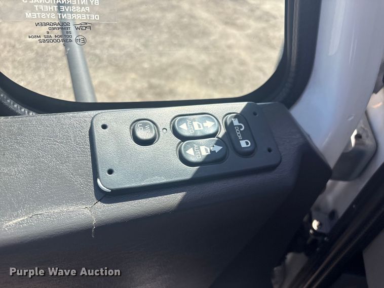 image for item EG8911 2017 International 8600 SBA semi truck