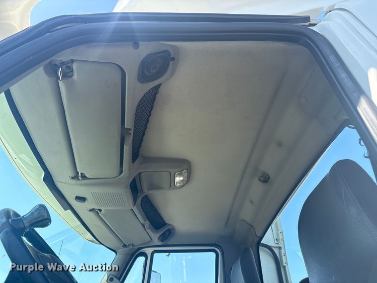 image for item EG8911 2017 International 8600 SBA semi truck