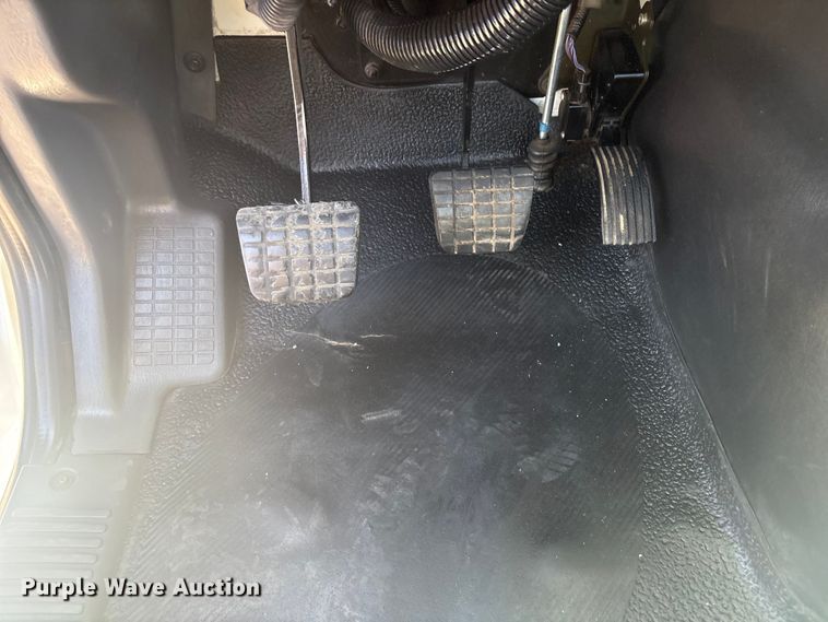 image for item EG8911 2017 International 8600 SBA semi truck